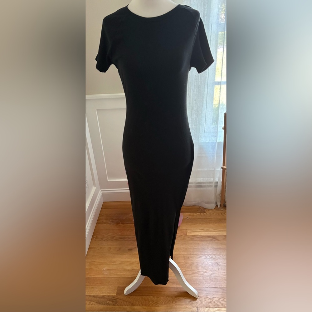 VS (Pink) black tee maxi, ribbed with cap sleeves. Size M - worn once.